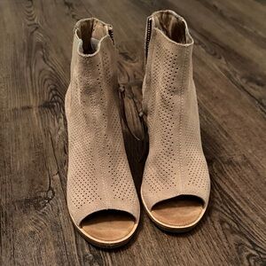 Tom’s Women's Tan Peep-Toe Ankle Boots